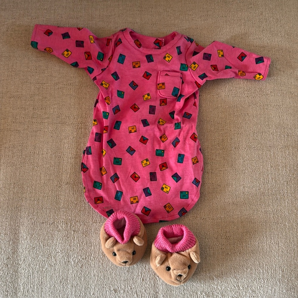 1998 Pleasant Company American Girl of Today – Snooze Shirt & AG Bear Slippers